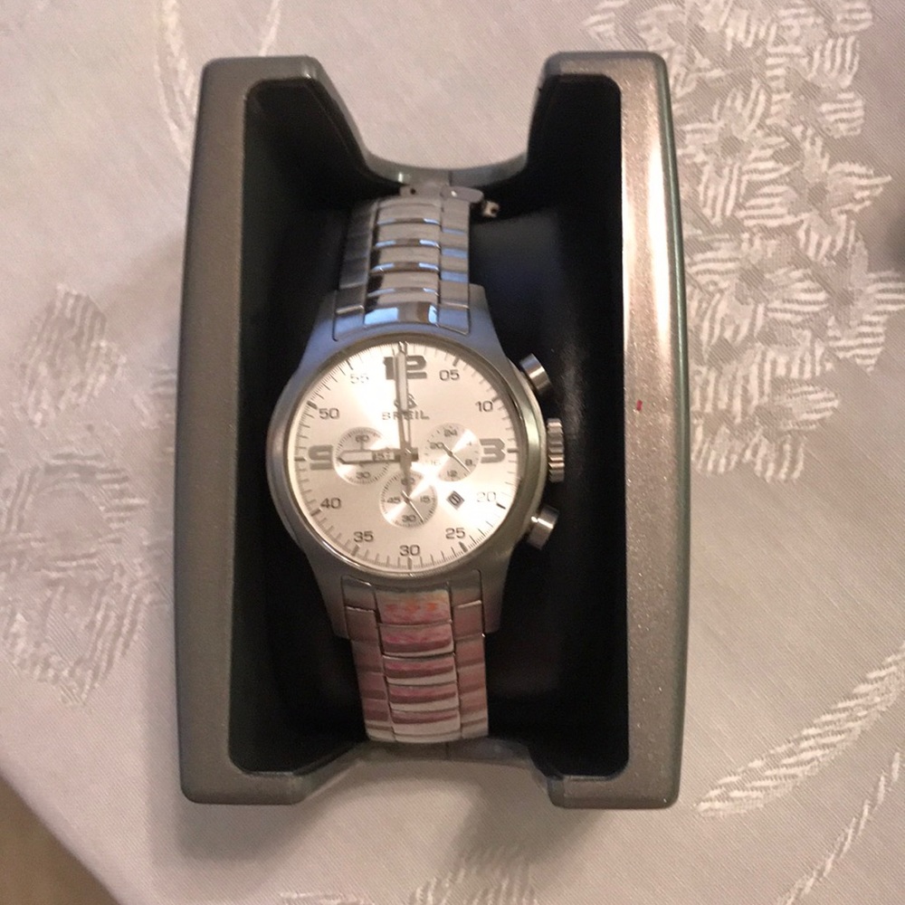 Watch - Picture 3 of 3